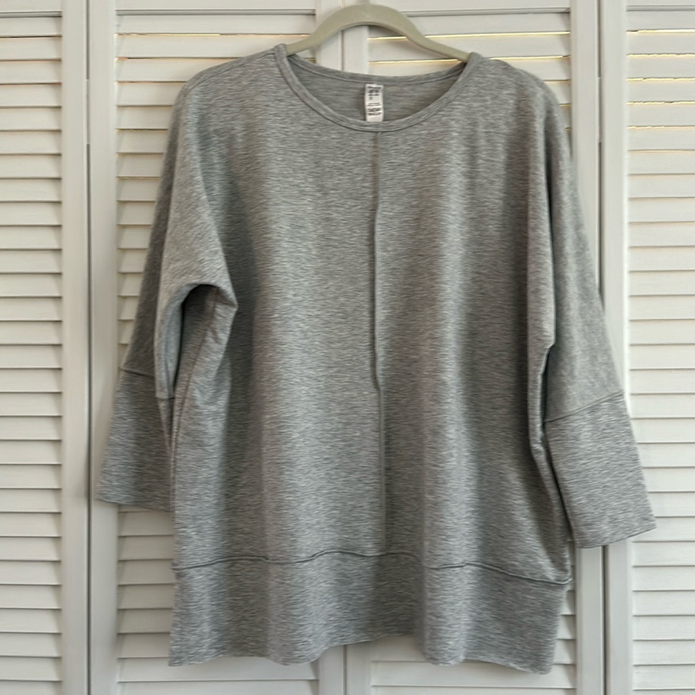 SPANX Perfect Length Top, Dolman 3/4 Sleeve
Powder / M
